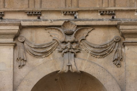 France, ile de france, paris 4e arrondissement, le marais, 7 rue de sevigne, caserne des pompiers de paris, hotel bouthillier de chavigny, hotel particulier, architecte francois mansart, detail aile d...