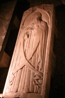 France, ile de france, paris 5e arrondissement, hotel de cluny, musee des thermes de cluny, detail d'une dalle funeraire.
Date : 2011-2012