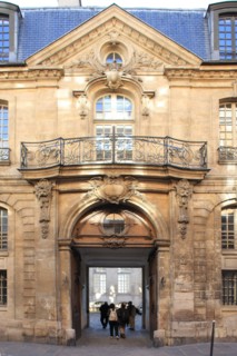 France, ile de france, paris 4e arrondissement, le marais, 31 rue des francs bourgeois, hotel d'albret, hotel particulier, affaires culturelles de la ville de paris, facade sur rue, portail.
Date : 20...