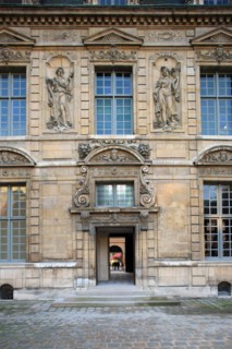 France, ile de france, paris 4e arrondissement, le marais, 62 rue saint antoine, hotel de bethune sully, centre des monuments nationaux, facade sur la seconde cour.
Date : 2011-2012