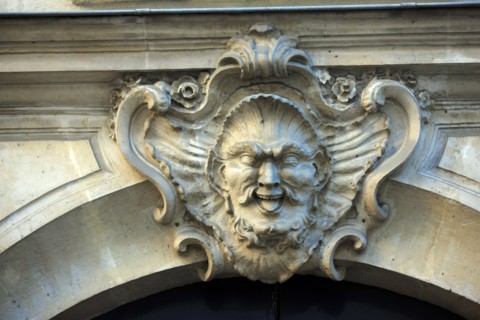 France, ile de france, paris 4e arrondissement, le marais, no2 rue charles V, mascarons, portail, hotel particulier.
Date : 2011-2012