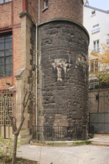 France, ile de france, paris 4e arrondissement, le marais, 57 rue des blancs manteaux, credit municipal, vestiges de la muraille de philippe auguste, tour.
Date : 2011-2012