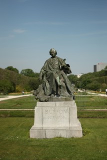 France, ile de france, paris 5e arrondissement, jardin des plantes, roses, statue de buffon.
Date : 2011-2012
