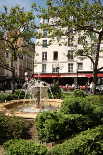 France, ile de france, paris 5e arrondissement, place de la contrescarpe, rue mouffetard, fontaine, terrasses de cafes.
Date : 2011-2012