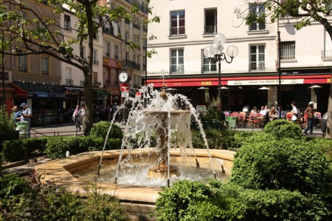 France, ile de france, paris 5e arrondissement, place de la contrescarpe, rue mouffetard, fontaine, terrasses de cafes.
Date : 2011-2012