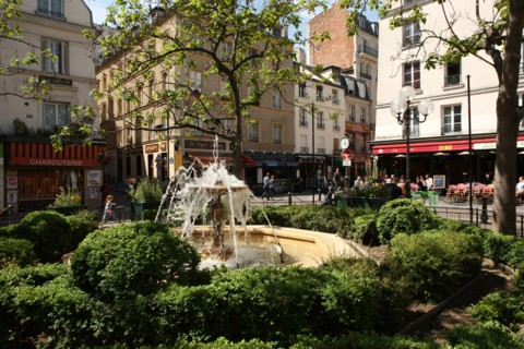 France, ile de france, paris 5e arrondissement, place de la contrescarpe, rue mouffetard, fontaine, terrasses de cafes.
Date : 2011-2012