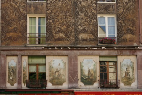 France, ile de france, paris 5e arrondissement, rue mouffetard, detail, facade, mur.
Date : 2011-2012