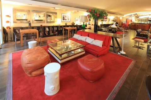 France, ile de france, paris 5e arrondissement, 23 rue victor cousin, cinema du pantheon, salon, decor, catherine deneuve.
Date : 2011-2012