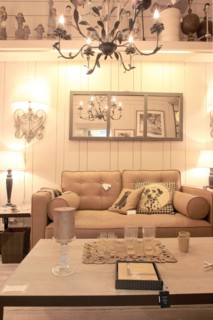 France, ile de france, paris 7e arrondissement, 102 rue du bac, boutique blanc d'ivoire, design, mobilier, decoration.
Date : 2011-2012