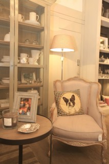 France, ile de france, paris 7e arrondissement, 102 rue du bac, boutique blanc d'ivoire, design, mobilier, decoration.
Date : 2011-2012