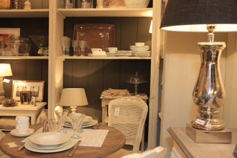 France, ile de france, paris 7e arrondissement, 102 rue du bac, boutique blanc d'ivoire, design, mobilier, decoration.
Date : 2011-2012