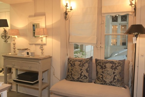 France, ile de france, paris 7e arrondissement, 102 rue du bac, boutique blanc d'ivoire, design, mobilier, decoration.
Date : 2011-2012
