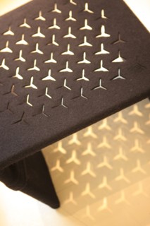 France, ile de france, paris 7e arrondissement, 6 rue des saint peres, showroom molteni, design, edition de mobilier, decoration, detail repose pieds.
Date : 2011-2012