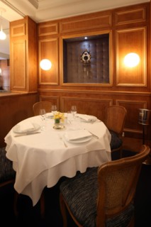 France, ile de france, paris 7e arrondissement, 9 rue de bourgogne, restaurant tante marguerite, groupe bernard loiseau, gastronomie.
Date : 2011-2012