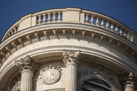 France, ile de france, paris 6e arrondissement, place saint sulpice, eglise saint sulpice, tour nord, travaux, pierre, detail sommet, restauration.
Date : 2011-2012