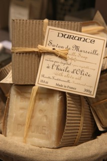 France, ile de france, paris 6e arrondissement, 5 rue brea, boutique durance, parfums d'interieur.
Date : 2011-2012