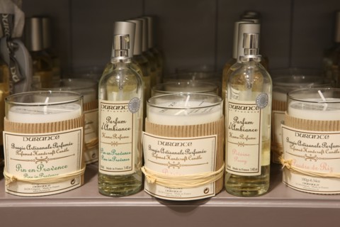 France, ile de france, paris 6e arrondissement, 5 rue brea, boutique durance, parfums d'interieur.
Date : 2011-2012