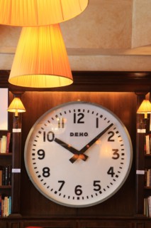 France, ile de france, paris 6e arrondissement, 4 carrefour de l'Odeon, restaurant, cafe, les editeurs, horloge, livres.
Date : 2011-2012