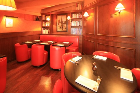 France, ile de france, paris 6e arrondissement, 4 carrefour de l'Odeon, restaurant, cafe, les editeurs, horloge, livres.
Date : 2011-2012