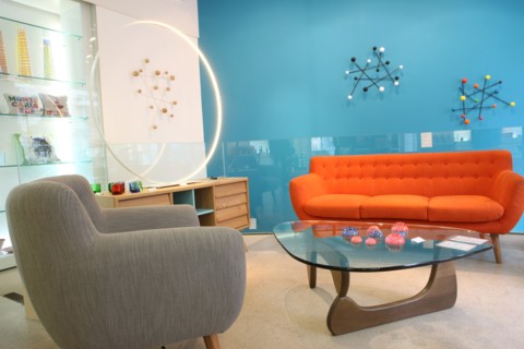 France, ile de france, paris 7e arrondissement, 26 boulevard raspail, boutique sentou, mobilier, design, sieges, luminaires, decoration.
Date : 2011-2012