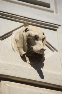 France, ile de france, paris 7e arrondissement, 14 rue vaneau, maison de 1835 neo renaissance, philibert delorme, architecture, decor, renovation, detail figure animaliere.
Date : 2011-2012