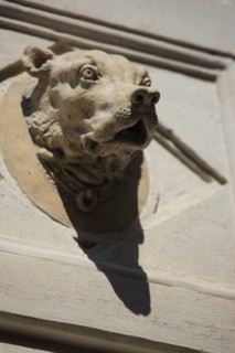 France, ile de france, paris 7e arrondissement, 14 rue vaneau, maison de 1835 neo renaissance, philibert delorme, architecture, decor, renovation, detail figure animaliere.
Date : 2011-2012