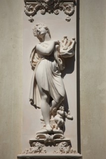 France, ile de france, paris 7e arrondissement, 14 rue vaneau, maison de 1835 neo renaissance, philibert delorme, architecture, decor, renovation, detail sculpture.
Date : 2011-2012