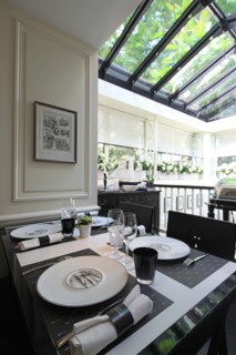 France, ile de france, paris 6e arrondissement, 9 rue de l'Ecole de Medecine, creperie restaurant, compagnie de bretagne, decoration de pierre yves rochon, architecte.
Date : 2011-2012