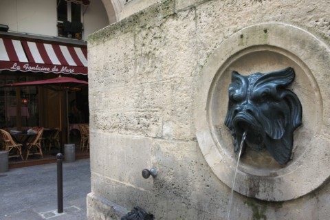 France, ile de france, paris, 7e arrondissement, rue saint dominique, la fontaine de mars, restaurant.
Date : 2011-2012