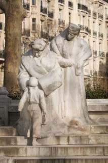 France, ile de france, paris 7e arrondissement, square boucicaut, statue marguerite boucicaut, bon marche.
Date : 2011-2012