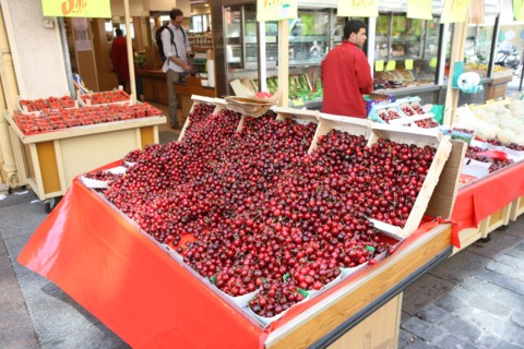 France, ile de france, paris, 7e arrondissement, rue cler, marche, fruits et legumes.
Date : 2011-2012