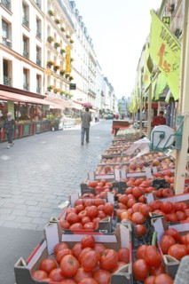 France, ile de france, paris, 7e arrondissement, rue cler, marche, fruits et legumes.
Date : 2011-2012
