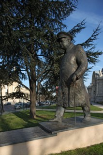 France, ile de france, paris 8e arrondissement, avenue winston churchill,  grand palais, statue winston churchill

Date : 2011-2012