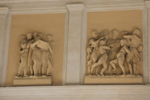 France, ile de france, paris 8e arrondissement, 7 rue tronchet, hotel de pourtales, club sfr, entree, couloir, decor mur

Date : 2011-2012