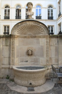 France, ile de france, paris 8e arrondissement, 7 rue tronchet, hotel de pourtales, club sfr, entree, fontaine, decor mur

Date : 2011-2012