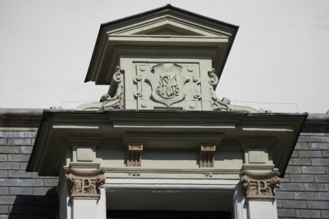 France, ile de france, paris 8e arrondissement, 7 rue tronchet, hotel de pourtales, club sfr, terrasse, detail lucarne

Date : 2011-2012