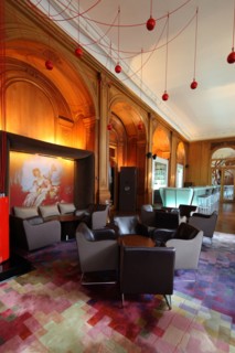 France, ile de france, paris 8e arrondissement, avenue montaigne, hotel plaza athenee, bar

Date : 2011-2012