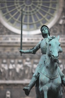 France, ile de france, paris, 8e arrondissement, place saint augustin, eglise saint augustin, statue de jeanne d'arc

Date : 2011-2012
