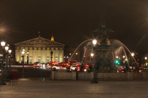 France, ile de france, paris 7e arrondissement, place de la concorde, facade du palais bourbon, assemblee nationale, seine, nuit, institution,  etat, deputes, pouvoir legislatif, fontaine

Date : 2011...