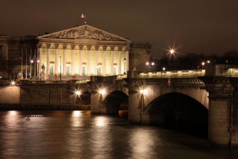 France, ile de france, paris 7e arrondissement, pont de la concorde, facade du palais bourbon, assemblee nationale, seine, nuit, institution,  etat, deputes, pouvoir legislatif

Date : 2011-2012