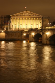 France, ile de france, paris 7e arrondissement, pont de la concorde, facade du palais bourbon, assemblee nationale, seine, nuit, institution,  etat, deputes, pouvoir legislatif

Date : 2011-2012