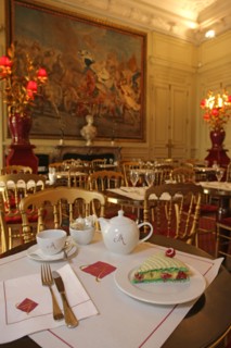 France, ile de france, paris 8e arrondissement, 158 boulevard haussmann,  cafe jacquemart, musee jacquemart andre, salon de the,  tapisseries et patisserie

Date : 2011-2012