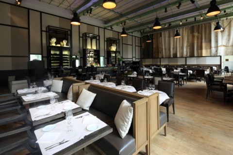 France, ile de france, paris 8e arrondissement, avenue winston churchill, le minipalais, restaurant du grand palais, terrasse, colonnes, gastronomie

Date : 2011-2012