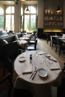 France, ile de france, paris 8e arrondissement, avenue winston churchill, le minipalais, restaurant du grand palais, terrasse, colonnes, gastronomie

Date : 2011-2012