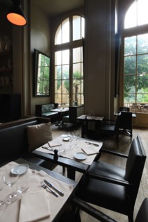 France, ile de france, paris 8e arrondissement, avenue winston churchill, le minipalais, restaurant du grand palais, terrasse, colonnes, gastronomie

Date : 2011-2012