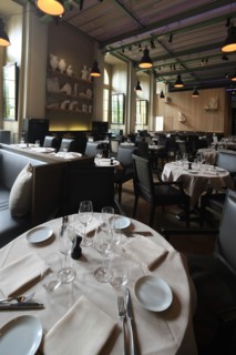 France, ile de france, paris 8e arrondissement, avenue winston churchill, le minipalais, restaurant du grand palais, terrasse, colonnes, gastronomie

Date : 2011-2012