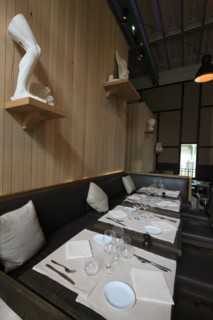 France, ile de france, paris 8e arrondissement, avenue winston churchill, le minipalais, restaurant du grand palais, terrasse, colonnes, gastronomie

Date : 2011-2012