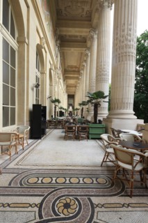 France, ile de france, paris 8e arrondissement, avenue winston churchill, le minipalais, restaurant du grand palais, terrasse, colonnes, gastronomie

Date : 2011-2012