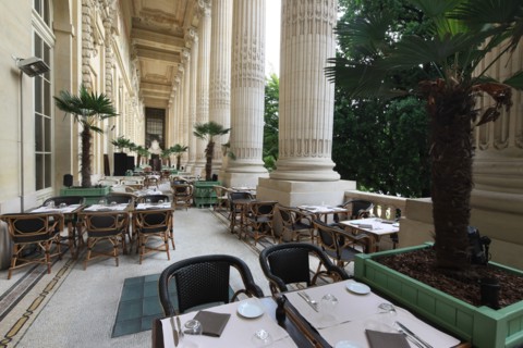 France, ile de france, paris 8e arrondissement, avenue winston churchill, le minipalais, restaurant du grand palais, terrasse, colonnes, gastronomie

Date : 2011-2012