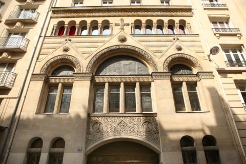 France, ile de france, paris  9e arrondissement, 25 rue blanche, facade de l'eglise evangelique allemande, detail bas relief

Date : 2011-2012
